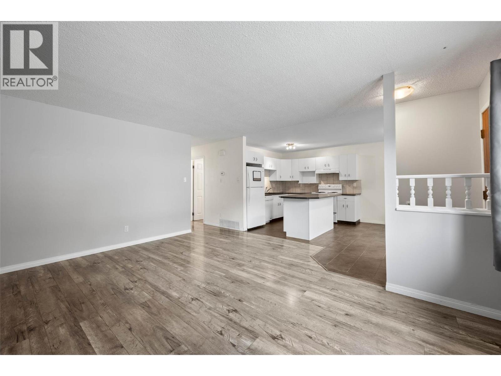 364 Waddington Drive, Kamloops, British Columbia  V2E 1M5 - Photo 9 - 10377680