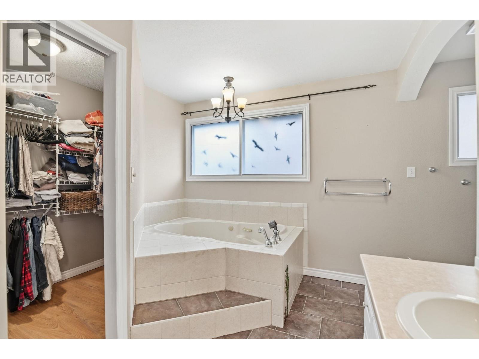 1734 Lynrick Road, Kelowna, British Columbia  V1P 1E9 - Photo 14 - 10377468