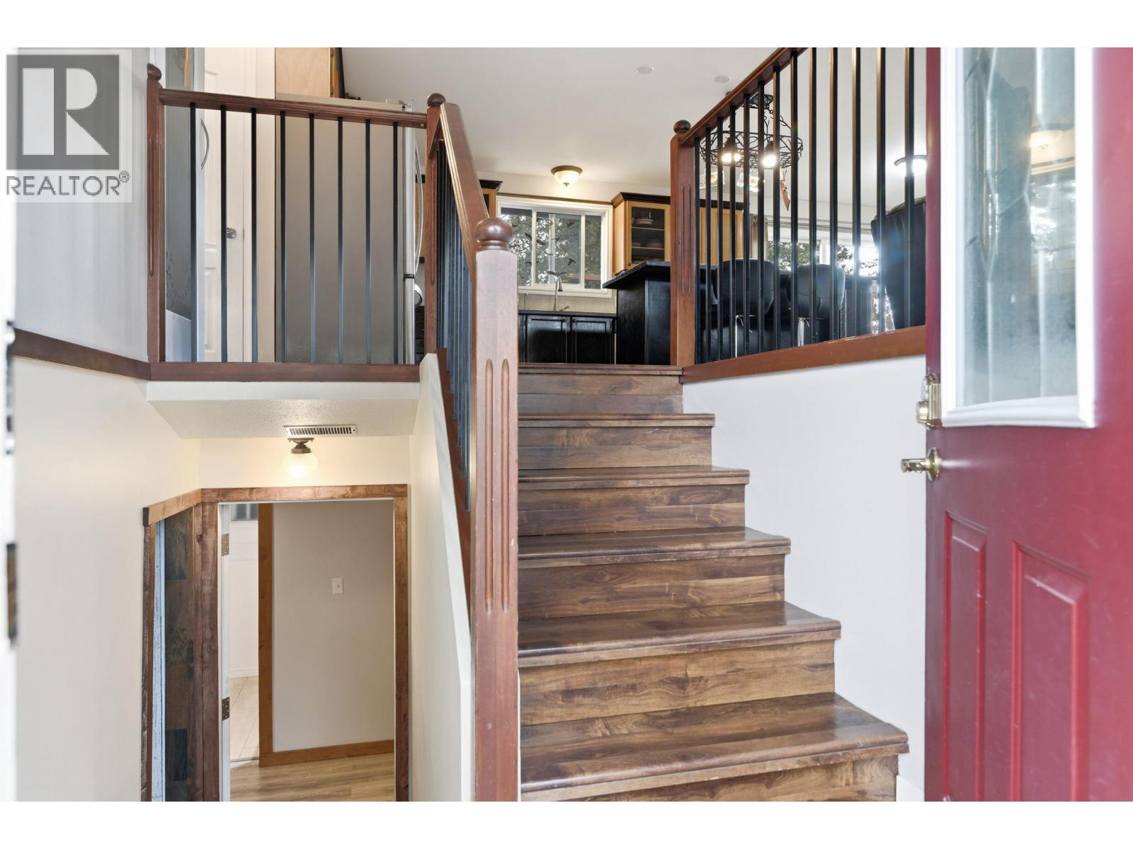 1734 Lynrick Road, Kelowna, British Columbia  V1P 1E9 - Photo 2 - 10377468