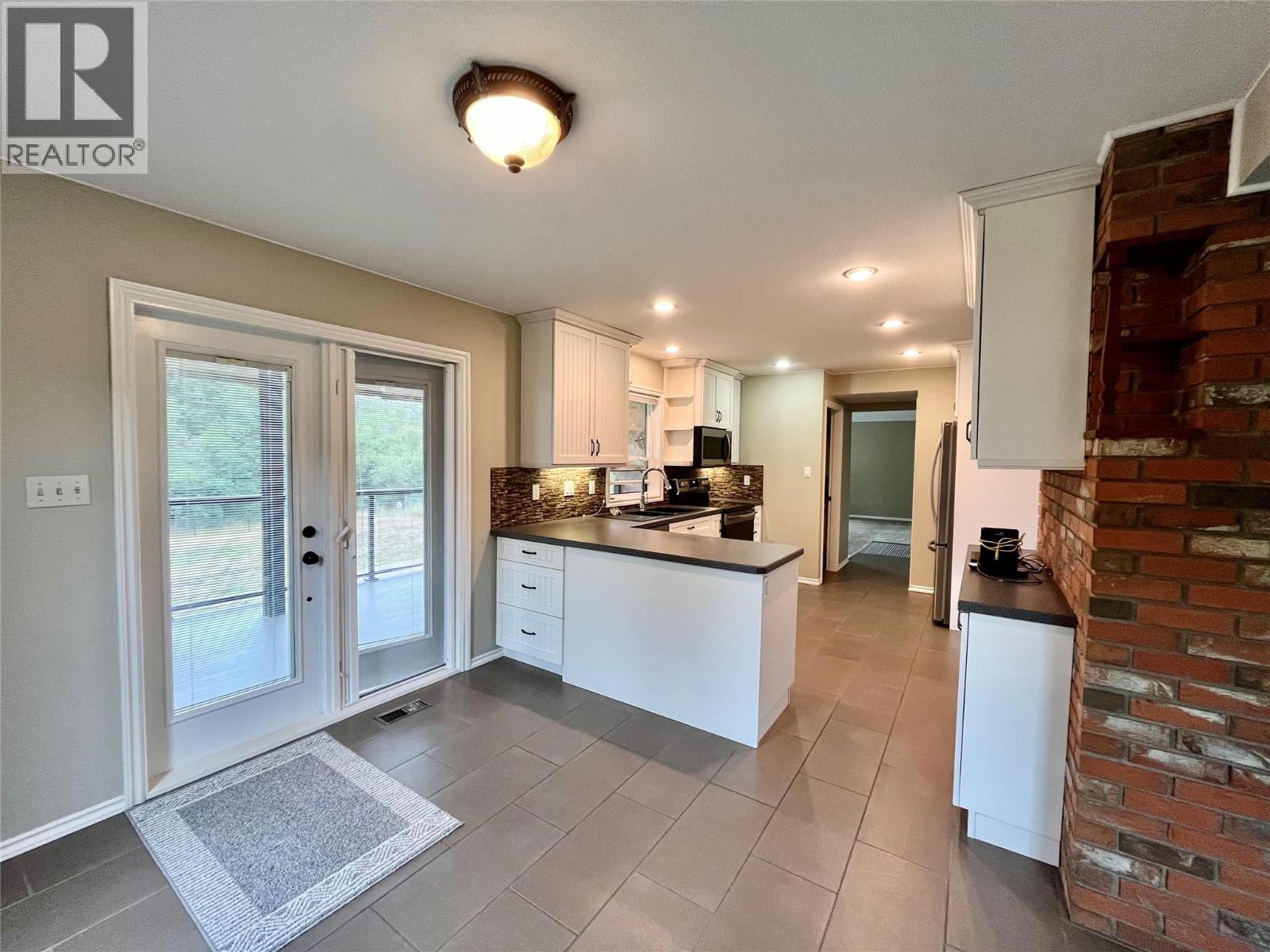 210 10th Avenue Nw, Nakusp, British Columbia  V0G 1R0 - Photo 12 - 10377700