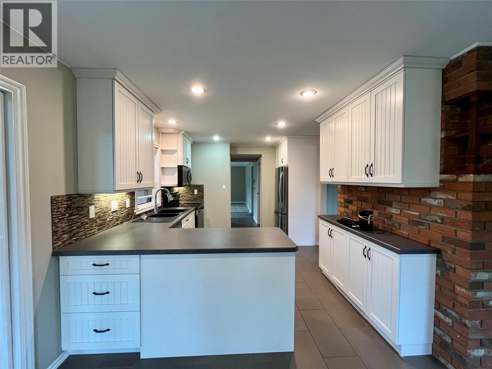 210 10th Avenue Nw, Nakusp, British Columbia  V0G 1R0 - Photo 13 - 10377700