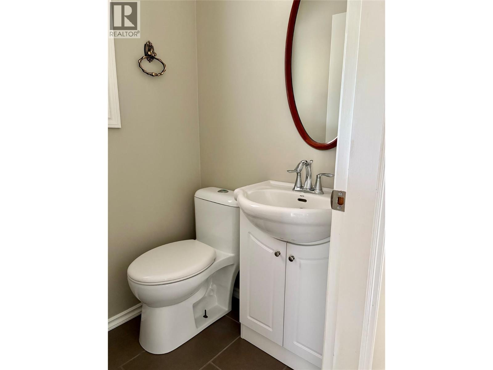 210 10th Avenue Nw, Nakusp, British Columbia  V0G 1R0 - Photo 17 - 10377700