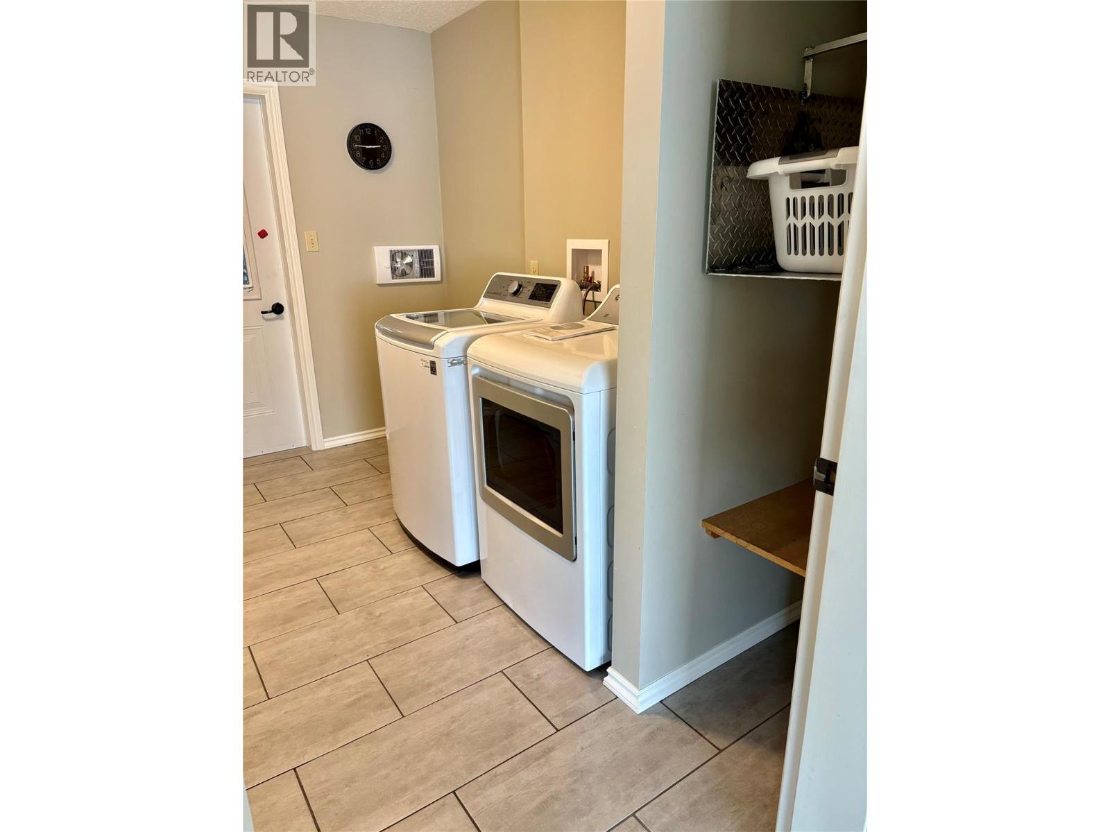 210 10th Avenue Nw, Nakusp, British Columbia  V0G 1R0 - Photo 18 - 10377700