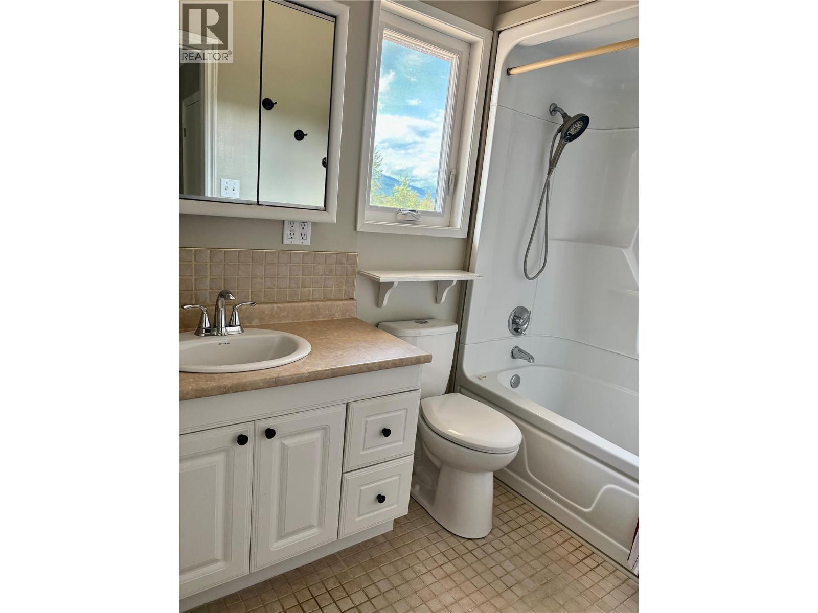 210 10th Avenue Nw, Nakusp, British Columbia  V0G 1R0 - Photo 21 - 10377700