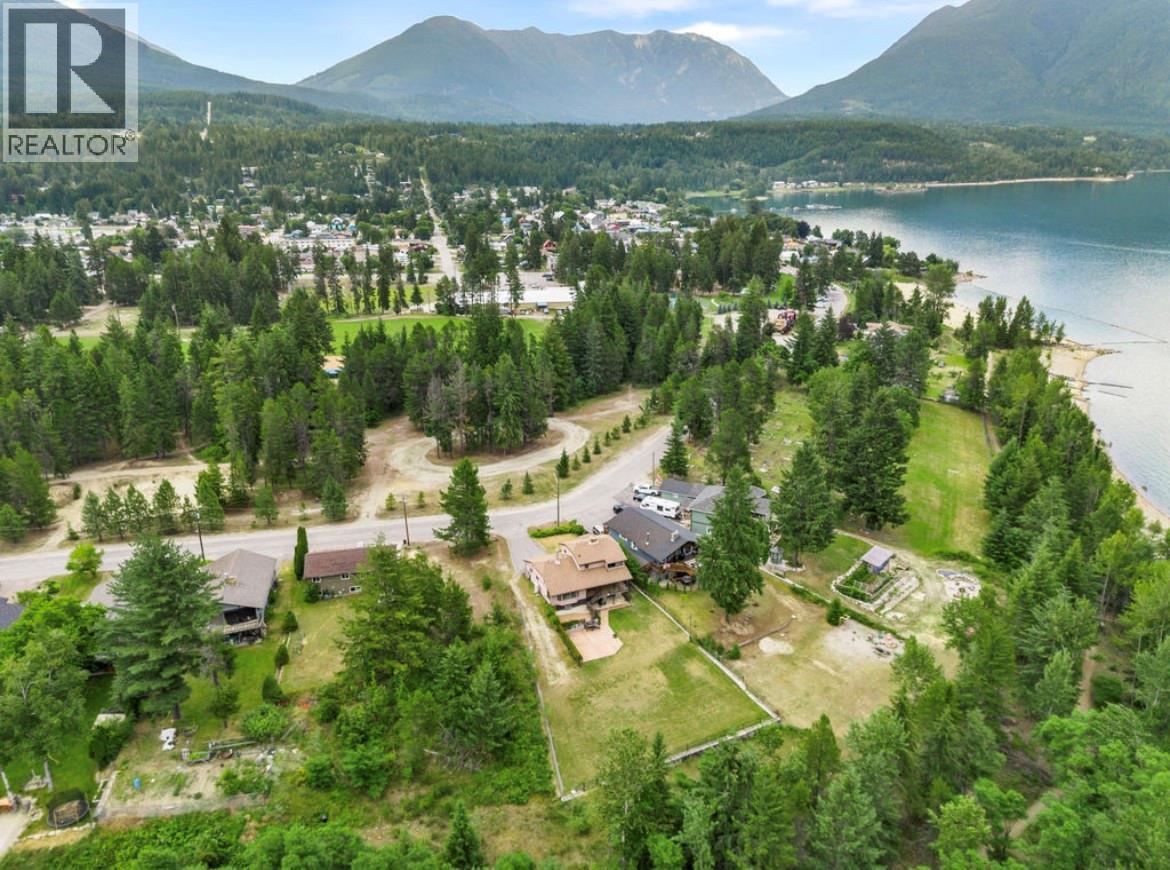 210 10th Avenue Nw, Nakusp, British Columbia  V0G 1R0 - Photo 53 - 10377700