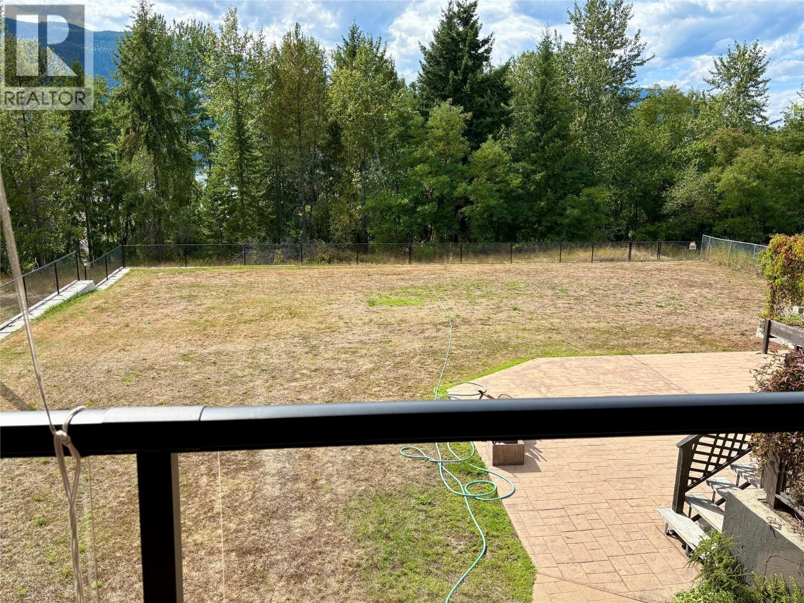 210 10th Avenue Nw, Nakusp, British Columbia  V0G 1R0 - Photo 6 - 10377700
