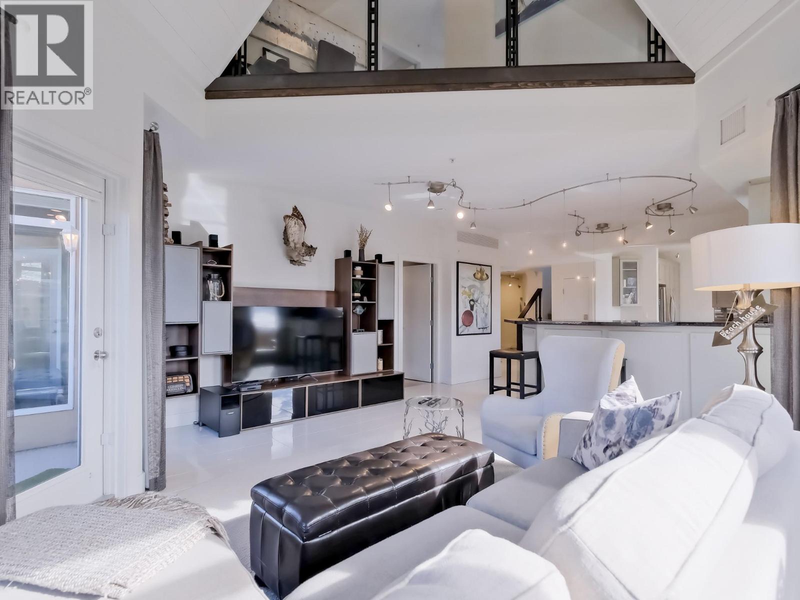 1088 Sunset Drive Unit# 221, Kelowna, British Columbia  V1Y 9W1 - Photo 2 - 10377647