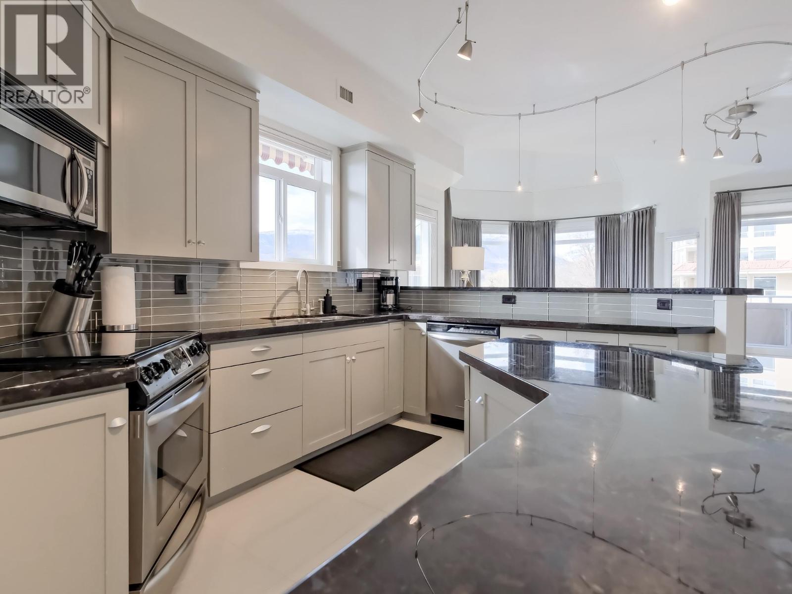 1088 Sunset Drive Unit# 221, Kelowna, British Columbia  V1Y 9W1 - Photo 3 - 10377647