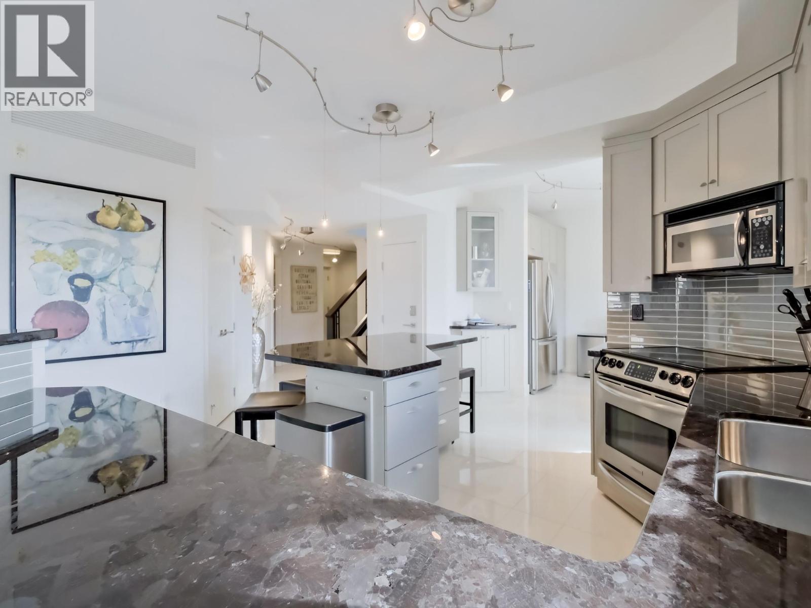 1088 Sunset Drive Unit# 221, Kelowna, British Columbia  V1Y 9W1 - Photo 4 - 10377647