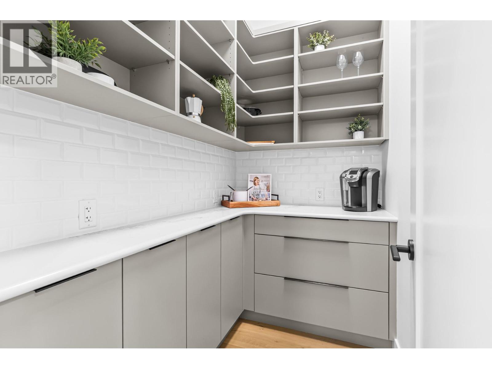 1050 Emslie Street, Kelowna, British Columbia  V1W 0C3 - Photo 4 - 10376115