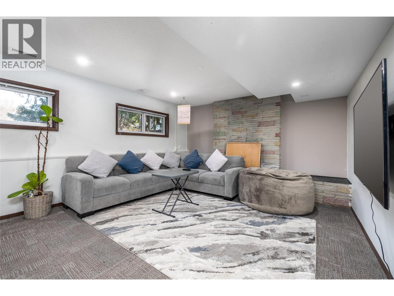 2056 Pandosy Street, Kelowna, British Columbia  V1Y 1S3 - Photo 8 - 10377844