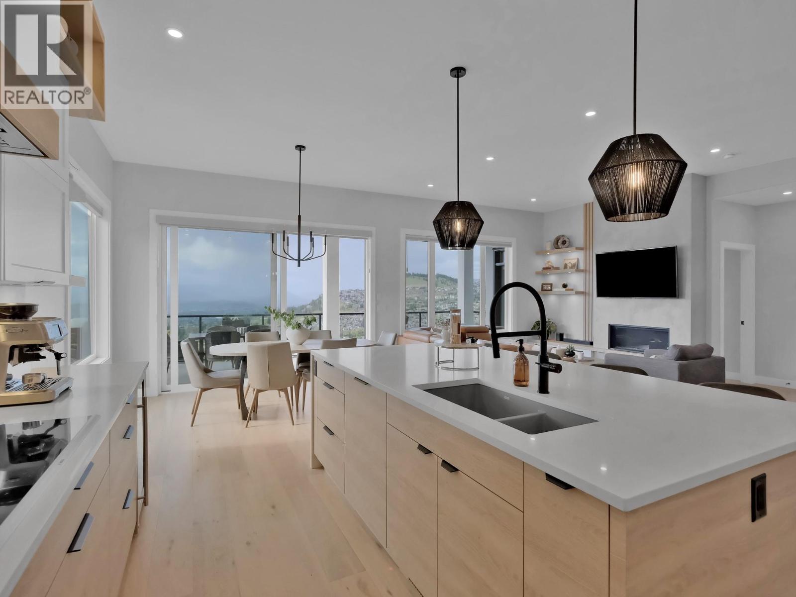 2162 Tramonto Court, Kelowna, British Columbia  V1P 1V1 - Photo 7 - 10376912