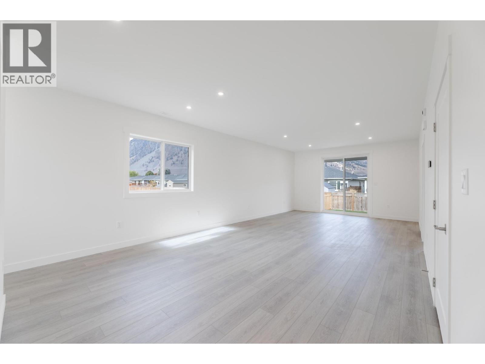 396 11th Avenue, Keremeos, British Columbia  V0X 1N3 - Photo 10 - 10377859