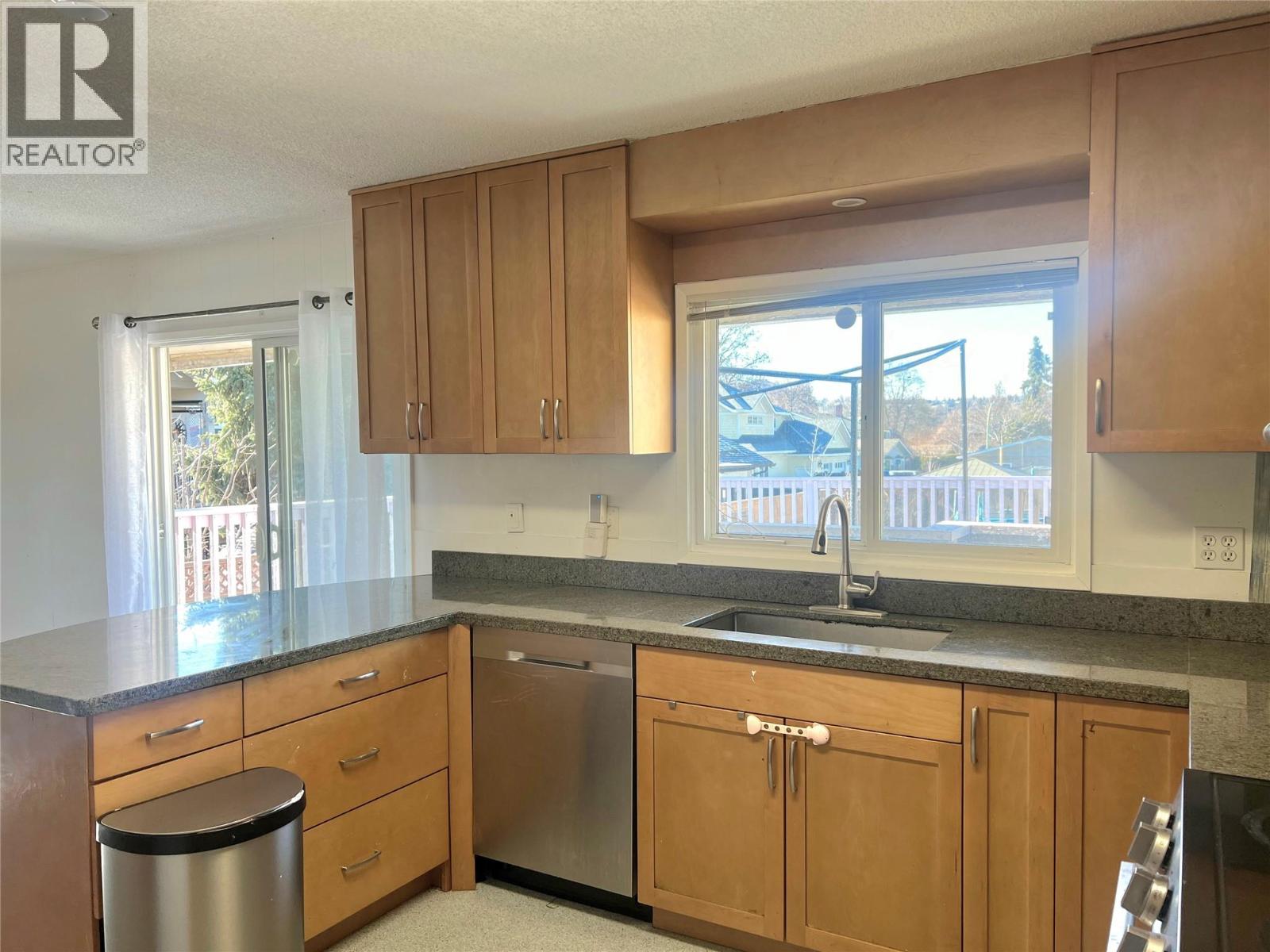 2056 Pandosy Street, Kelowna, British Columbia  V1Y 1S3 - Photo 29 - 10377848