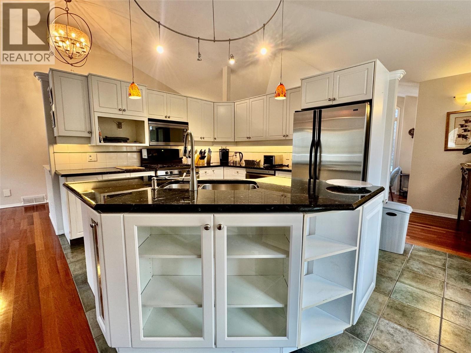 773 Siwash Court, Kelowna, British Columbia  V1V 1N5 - Photo 5 - 10377638