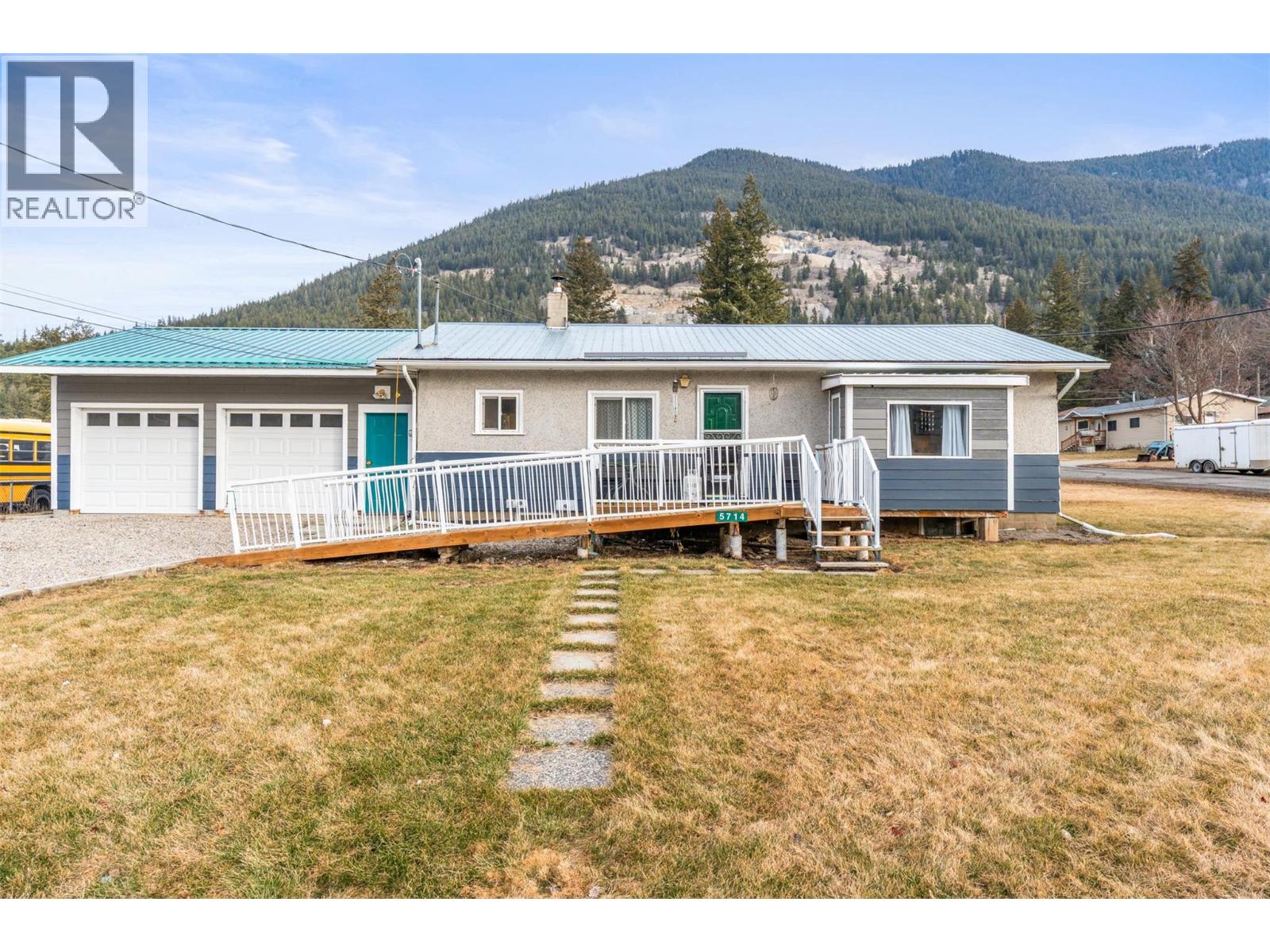 5714 Ponderosa Road, Falkland, British Columbia  V0E 1W0 - Photo 1 - 10377796