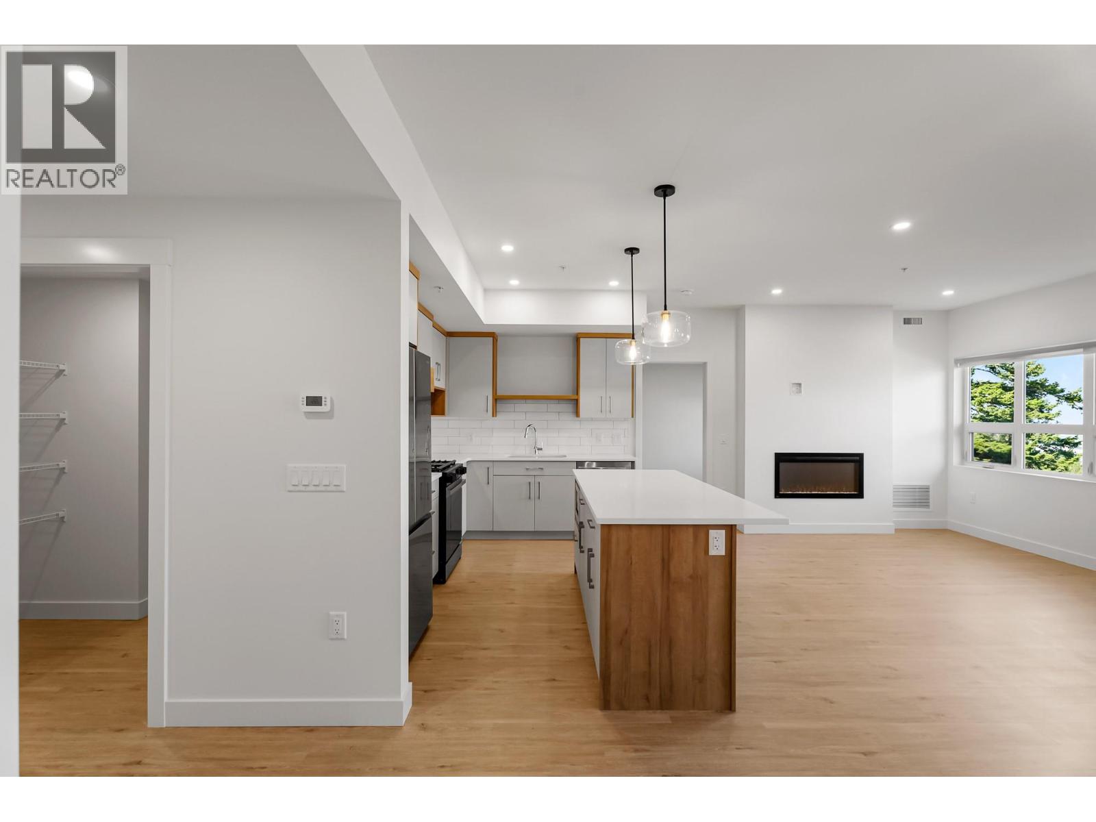 1844 Qu'appelle Boulevard Unit# 206, Kamloops, British Columbia  V2E 0E8 - Photo 3 - 10377771