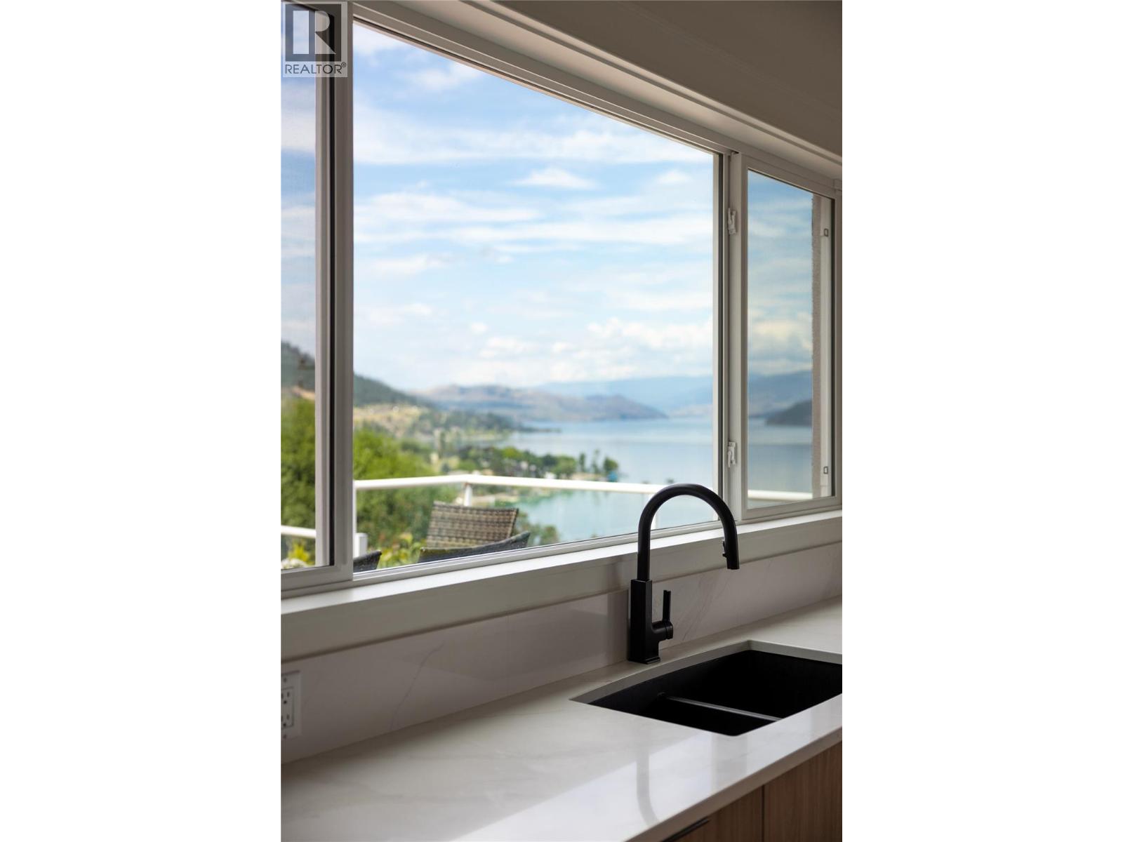 16904 Gatzke Road, Lake Country, British Columbia  V4V 2J1 - Photo 9 - 10377416