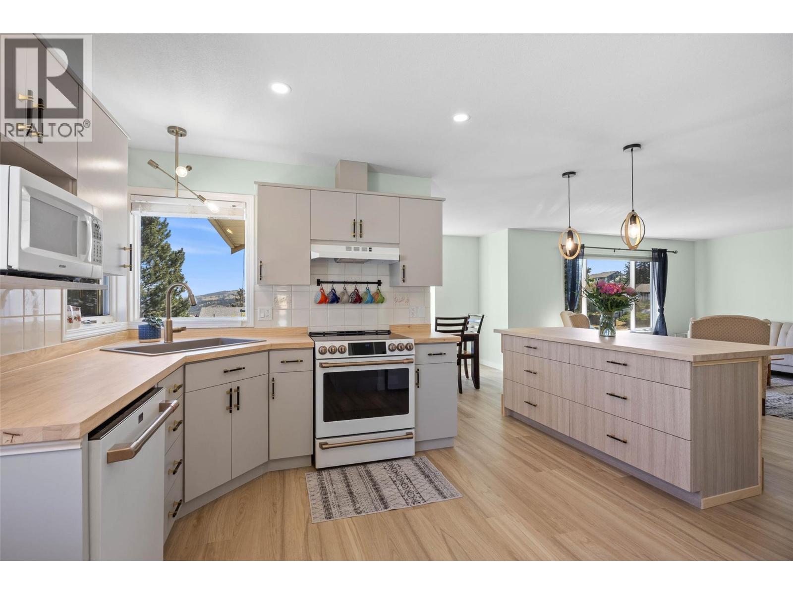 2190 Garymede Drive, Kamloops, British Columbia  V1S 1N9 - Photo 2 - 10377798