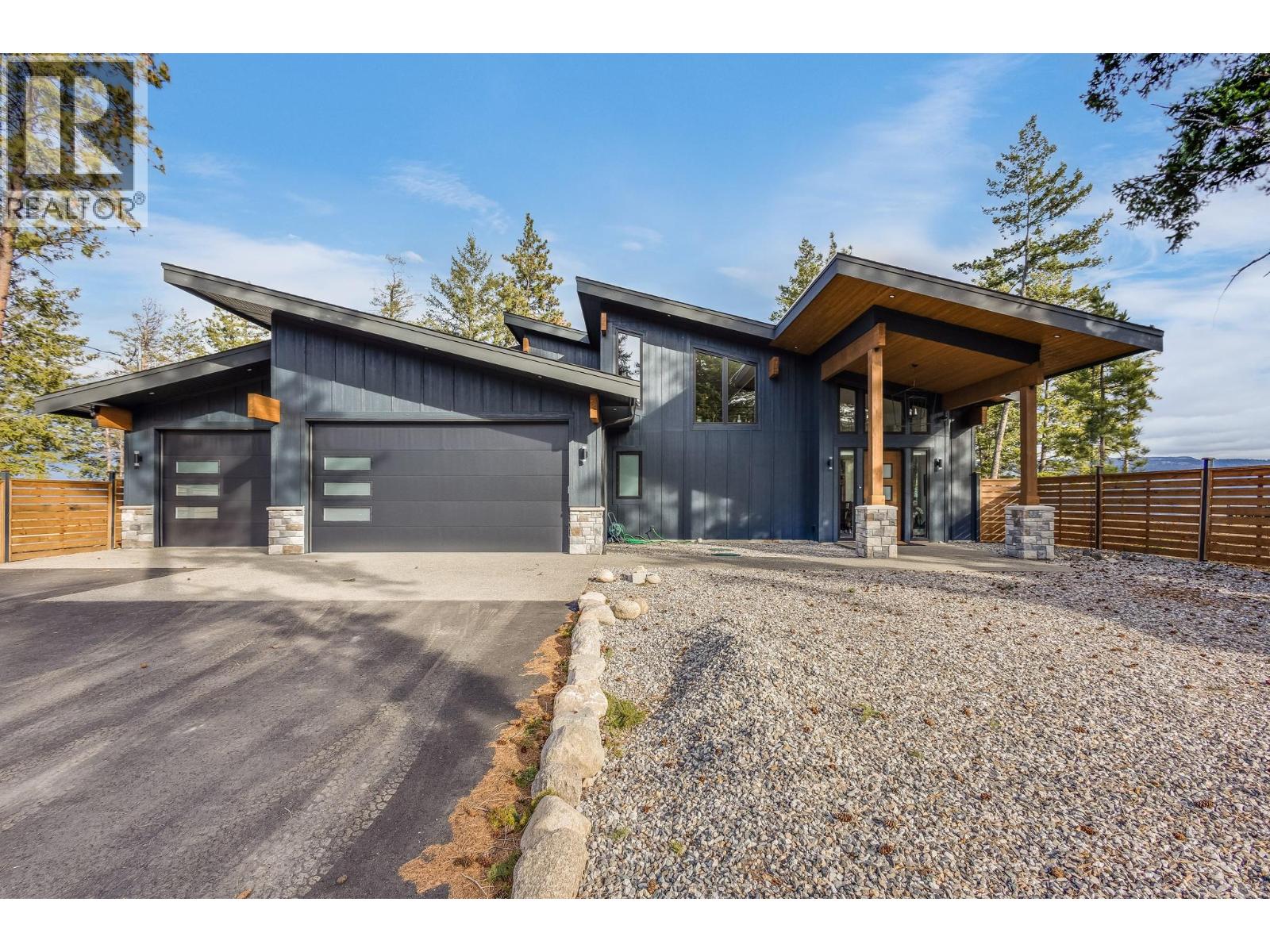 7235 Dunwaters Road, Kelowna, British Columbia  V1Z 3W4 - Photo 1 - 10375706