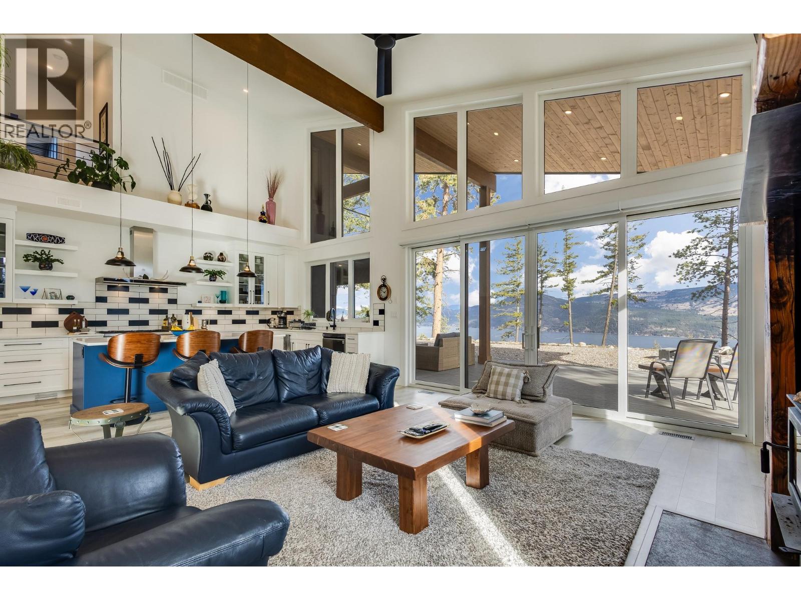 7235 Dunwaters Road, Kelowna, British Columbia  V1Z 3W4 - Photo 9 - 10375706