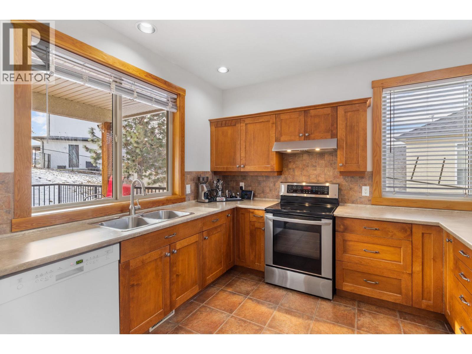 305 Tanager Drive, Kelowna, British Columbia  V1W 4K5 - Photo 6 - 10377877