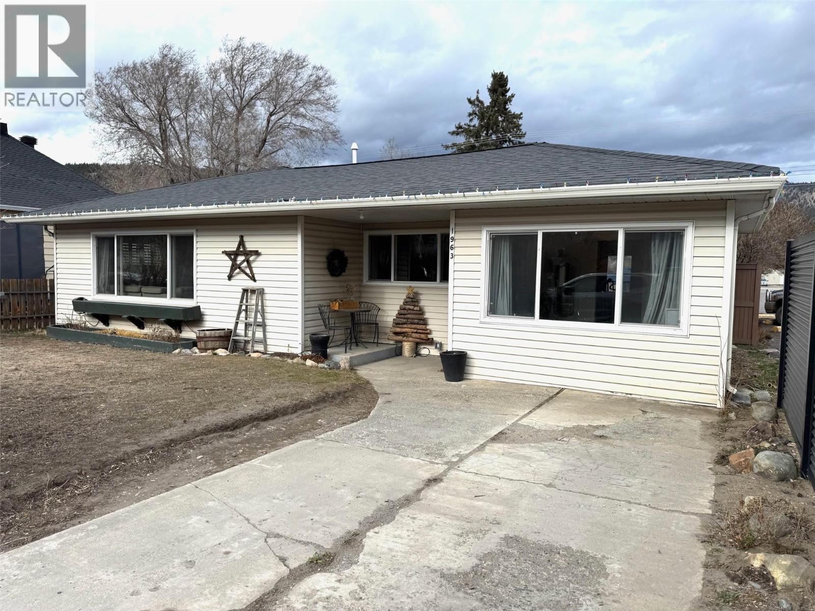 1963 Granite Avenue, Merritt, British Columbia  V1K 1B8 - Photo 1 - 10377807