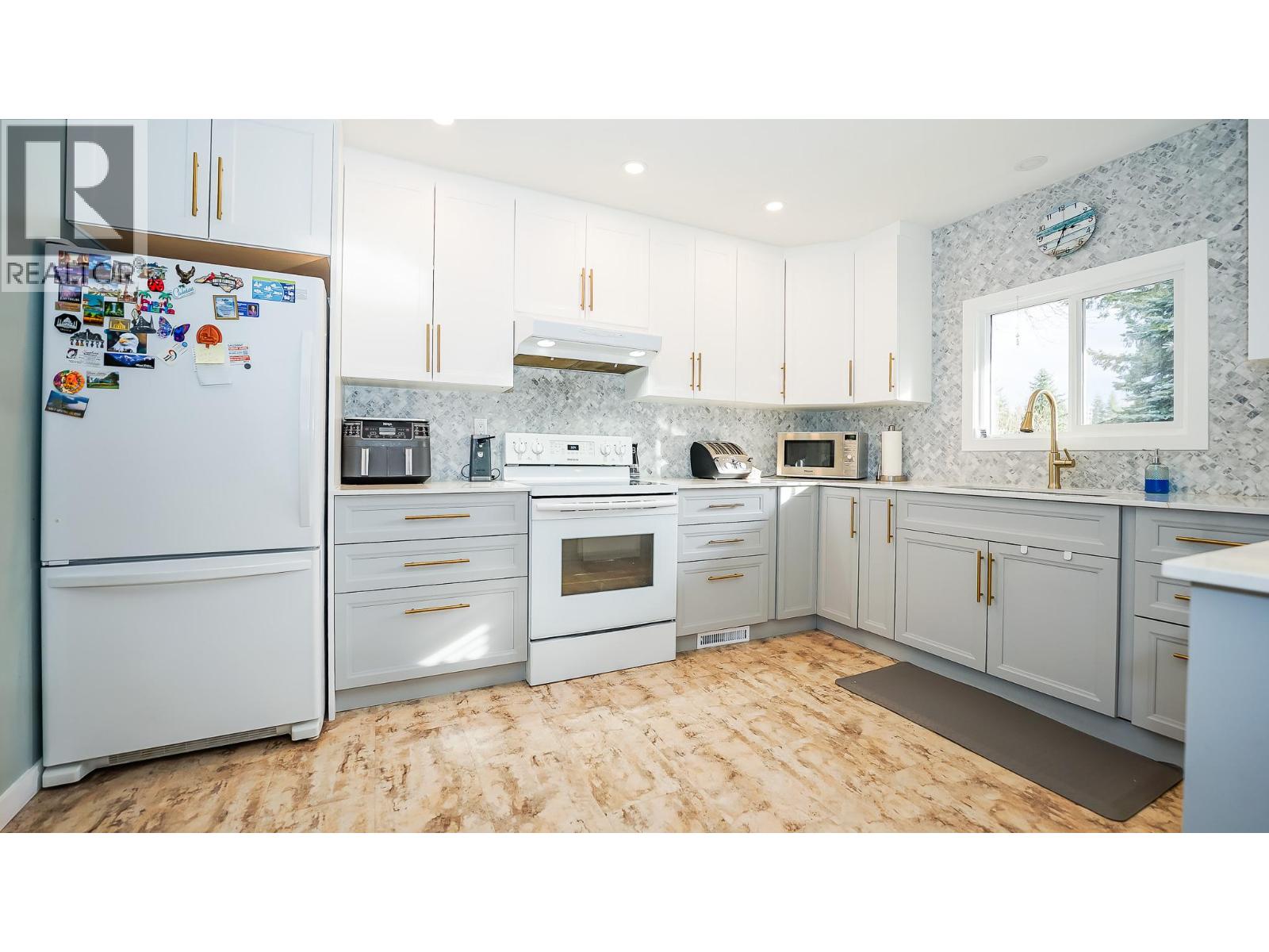 3451 7 Avenue Se, Salmon Arm, British Columbia  V1E 2C4 - Photo 4 - 10377936