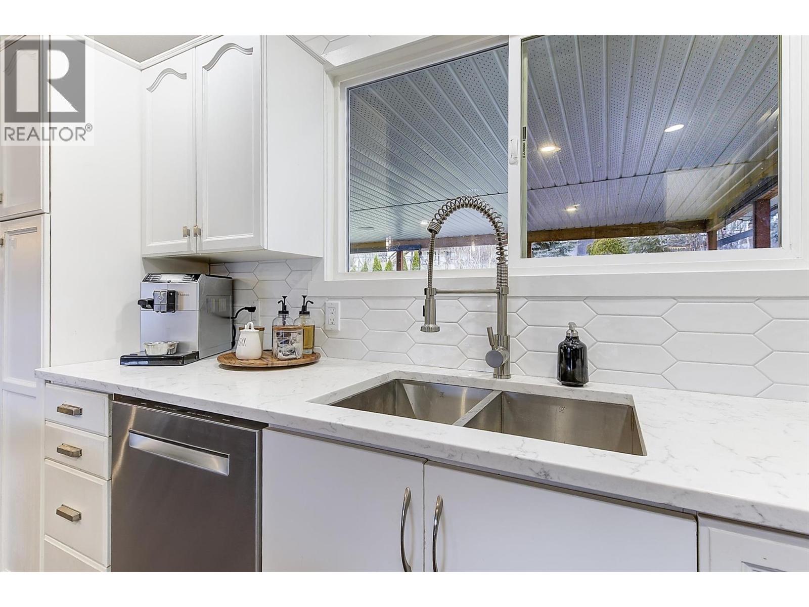 1832 Golbeck Court, Kelowna, British Columbia  V1P 1L7 - Photo 10 - 10377598