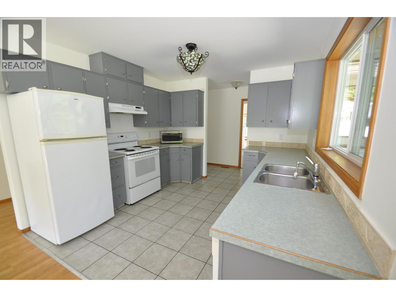 8917 Meadow Street, Balfour, British Columbia  V0G 1C0 - Photo 15 - 10377978