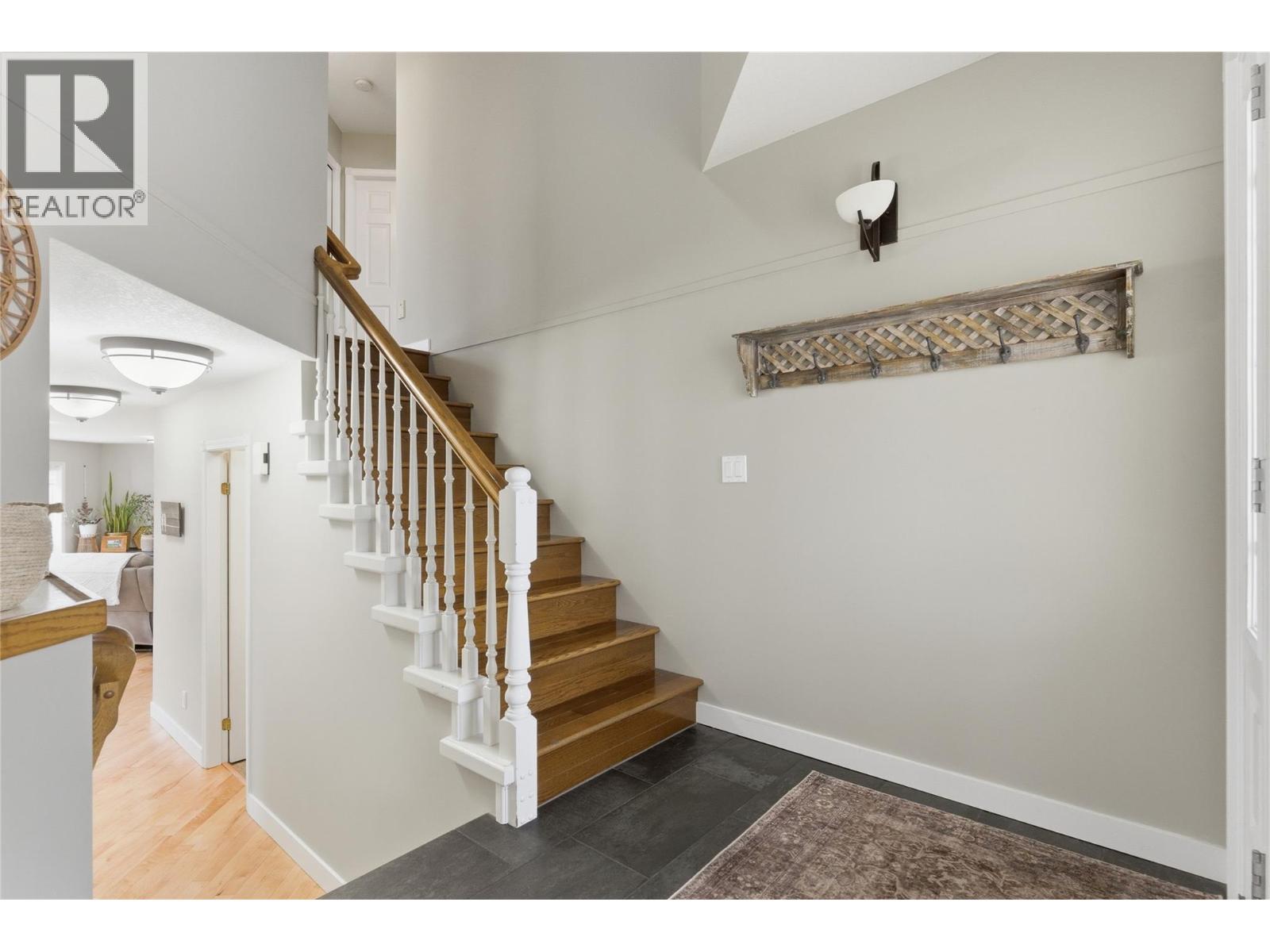 910 Heatherton Court, Kamloops, British Columbia  V1S 1P9 - Photo 3 - 10377696