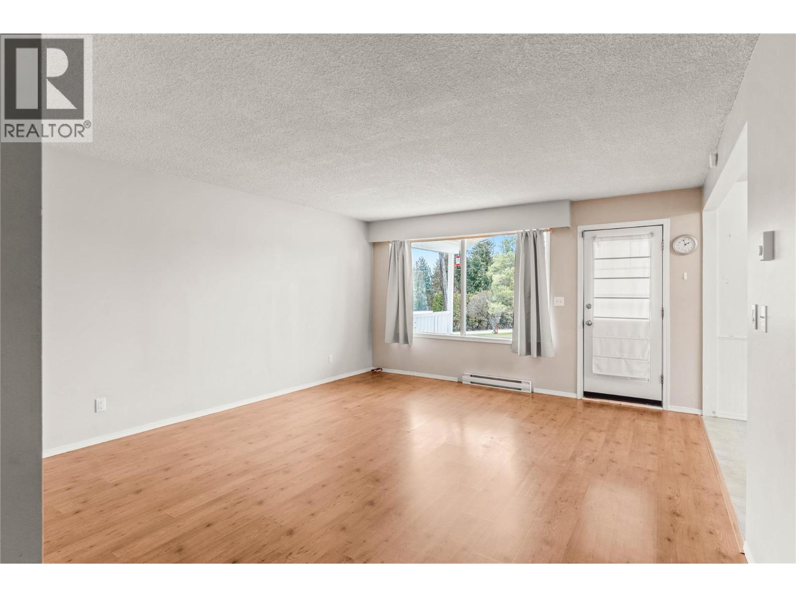 2805 Caen Road, Sorrento, British Columbia  V0E 2W0 - Photo 10 - 10374198