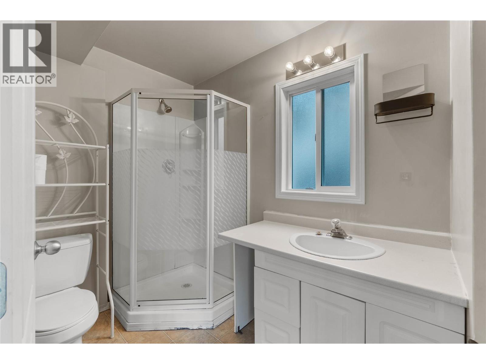 2805 Caen Road, Sorrento, British Columbia  V0E 2W0 - Photo 16 - 10374198