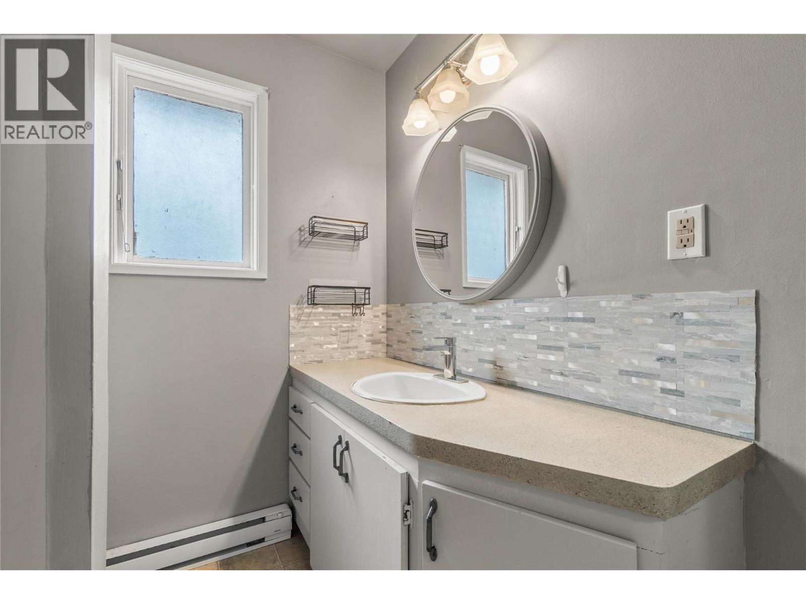 2805 Caen Road, Sorrento, British Columbia  V0E 2W0 - Photo 19 - 10374198