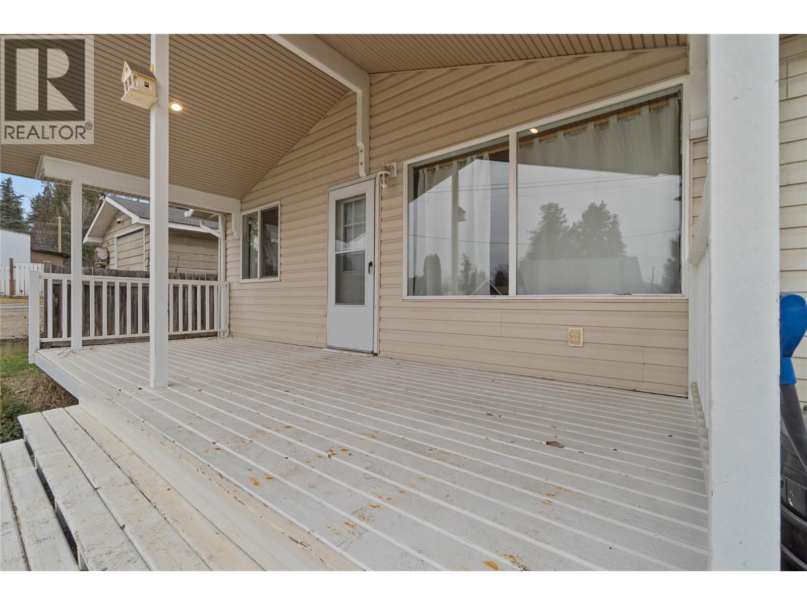 2805 Caen Road, Sorrento, British Columbia  V0E 2W0 - Photo 4 - 10374198