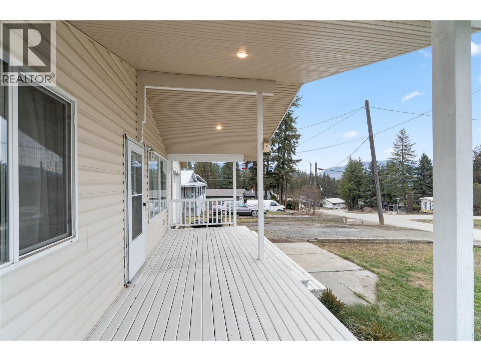 2805 Caen Road, Sorrento, British Columbia  V0E 2W0 - Photo 5 - 10374198