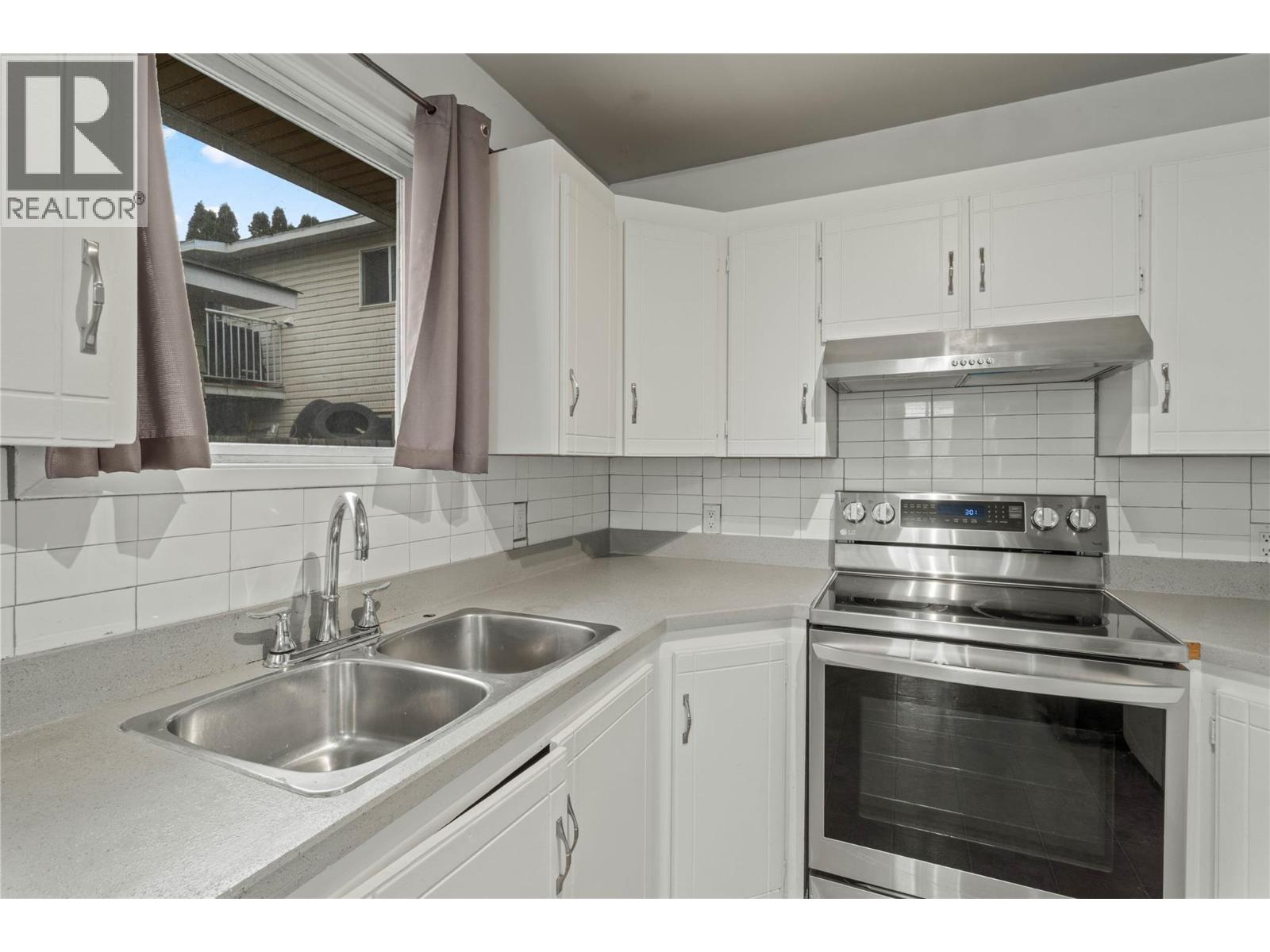 2805 Caen Road, Sorrento, British Columbia  V0E 2W0 - Photo 7 - 10374198