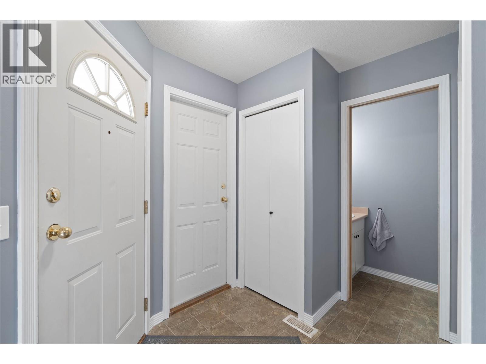 2020 Robson Place Unit# 40, Kamloops, British Columbia  V2E 2N2 - Photo 3 - 10378021