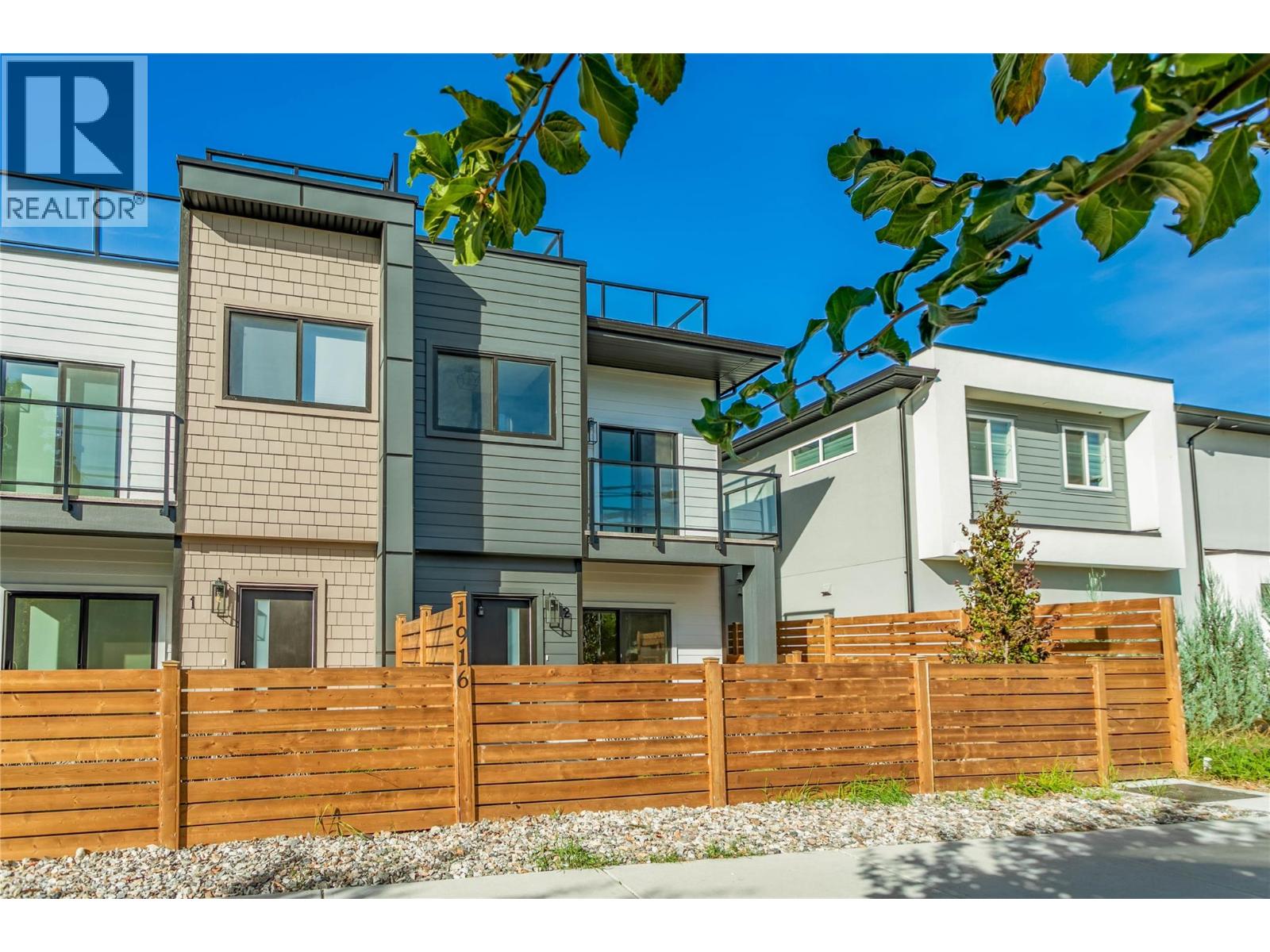 1916 Ethel Street Unit# 2, Kelowna, British Columbia  V1Y 2Z5 - Photo 2 - 10378033