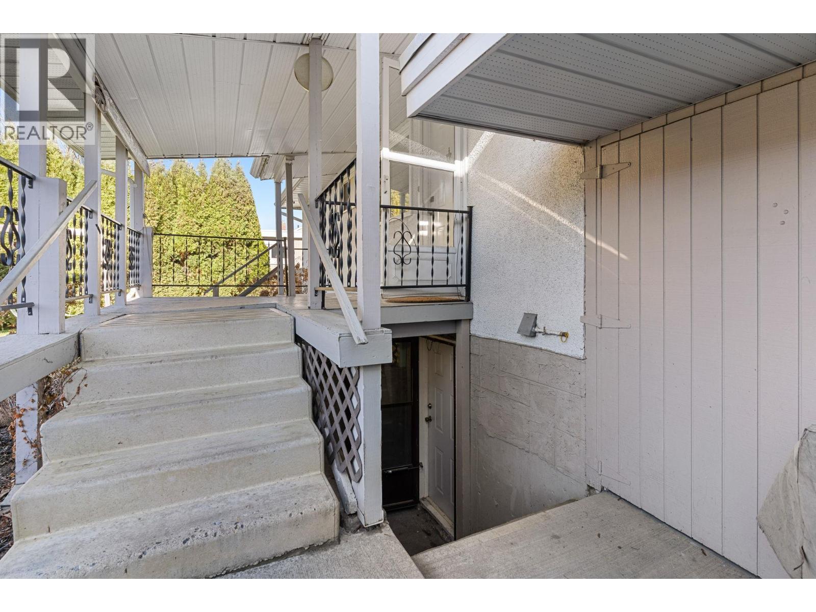 594 Snowsell Street N, Kelowna, British Columbia  V1V 2C7 - Photo 27 - 10377896