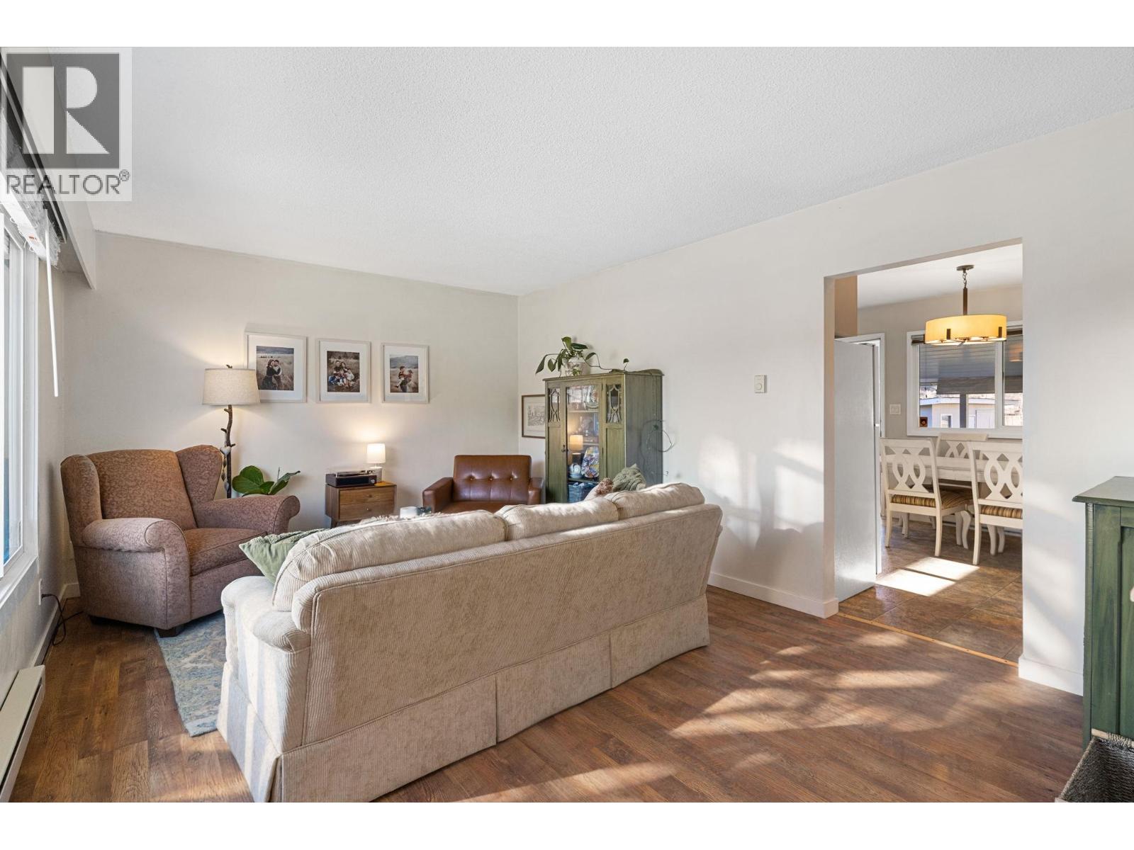 594 Snowsell Street N, Kelowna, British Columbia  V1V 2C7 - Photo 4 - 10377896