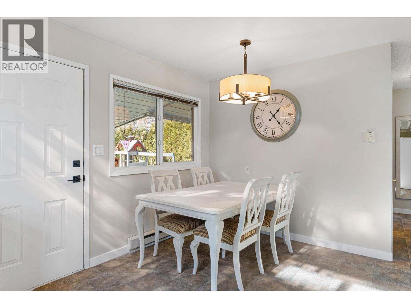 594 Snowsell Street N, Kelowna, British Columbia  V1V 2C7 - Photo 6 - 10377896