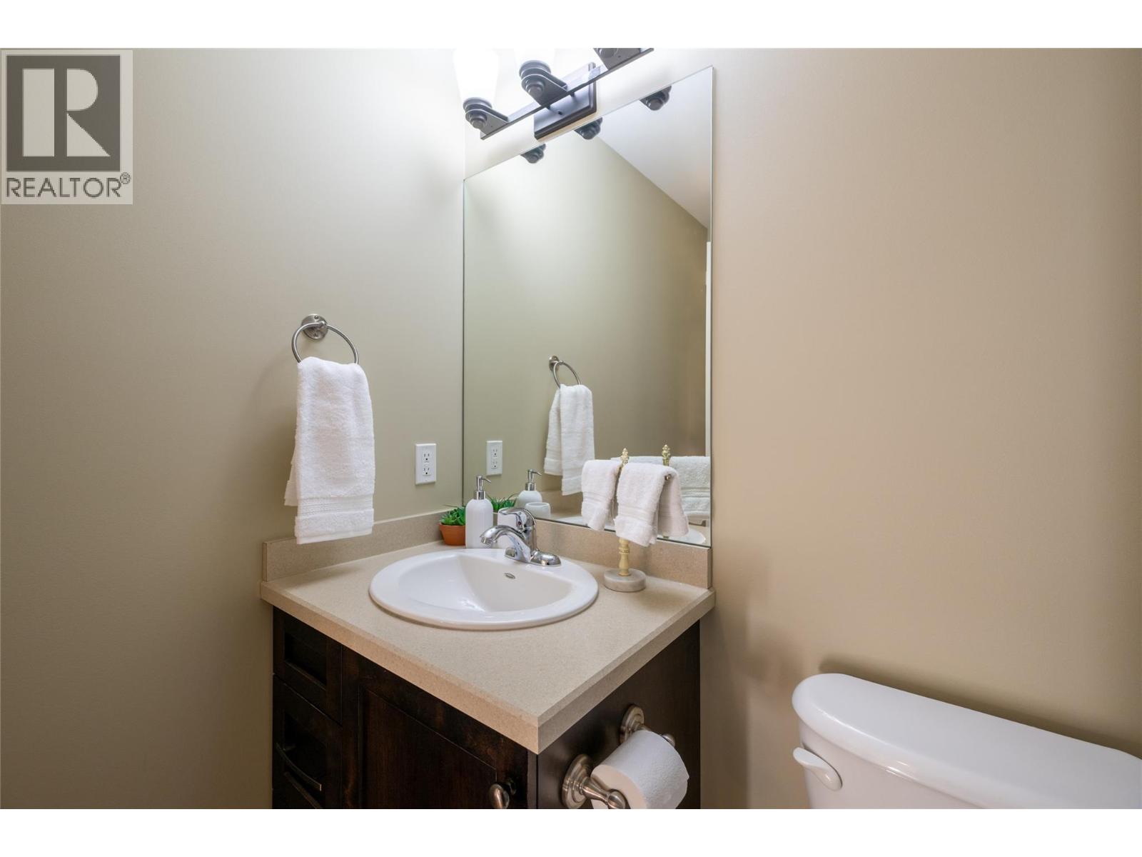 2038 Stagecoach Drive, Kamloops, British Columbia  V2B 0A7 - Photo 37 - 10378002