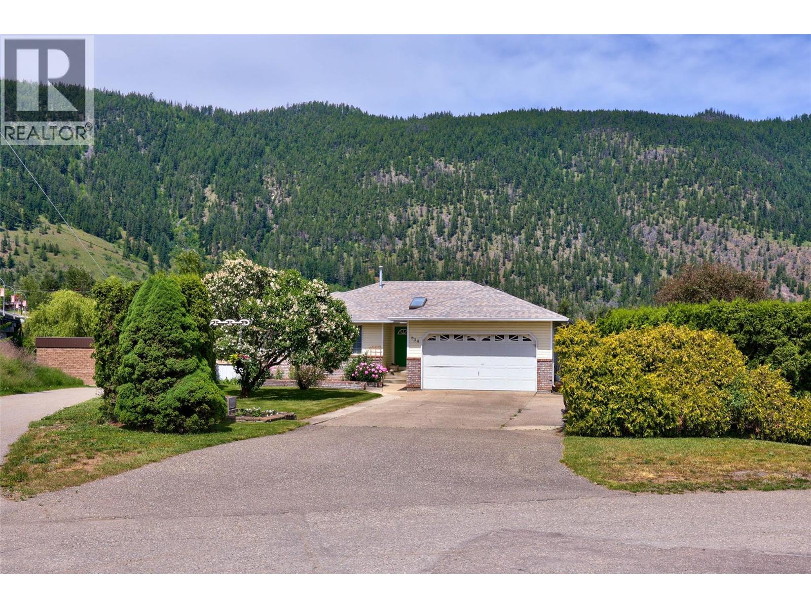 634 Hysop Place, Chase, British Columbia  V0E 1M0 - Photo 2 - 10377713