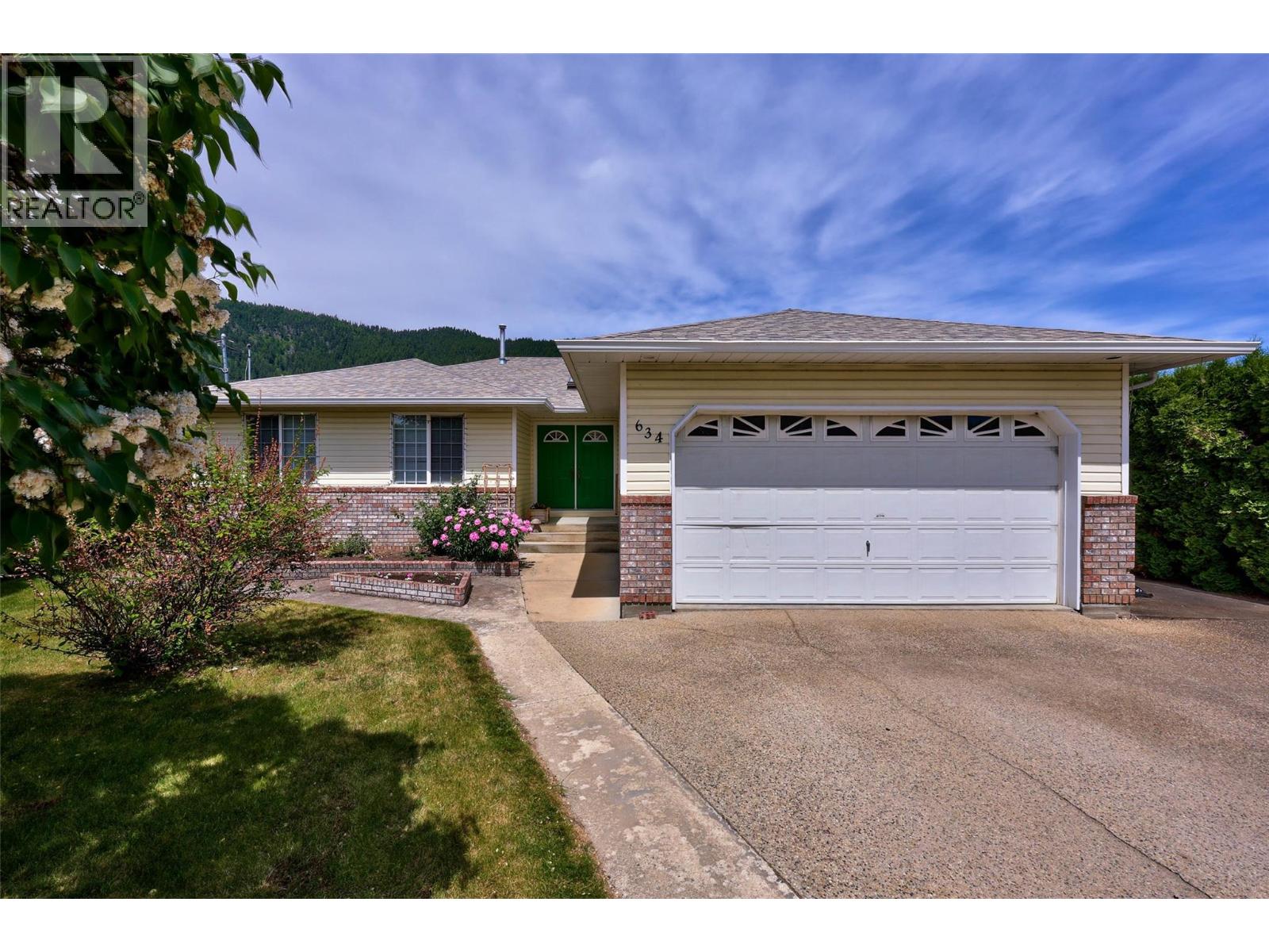 634 Hysop Place, Chase, British Columbia  V0E 1M0 - Photo 5 - 10377713