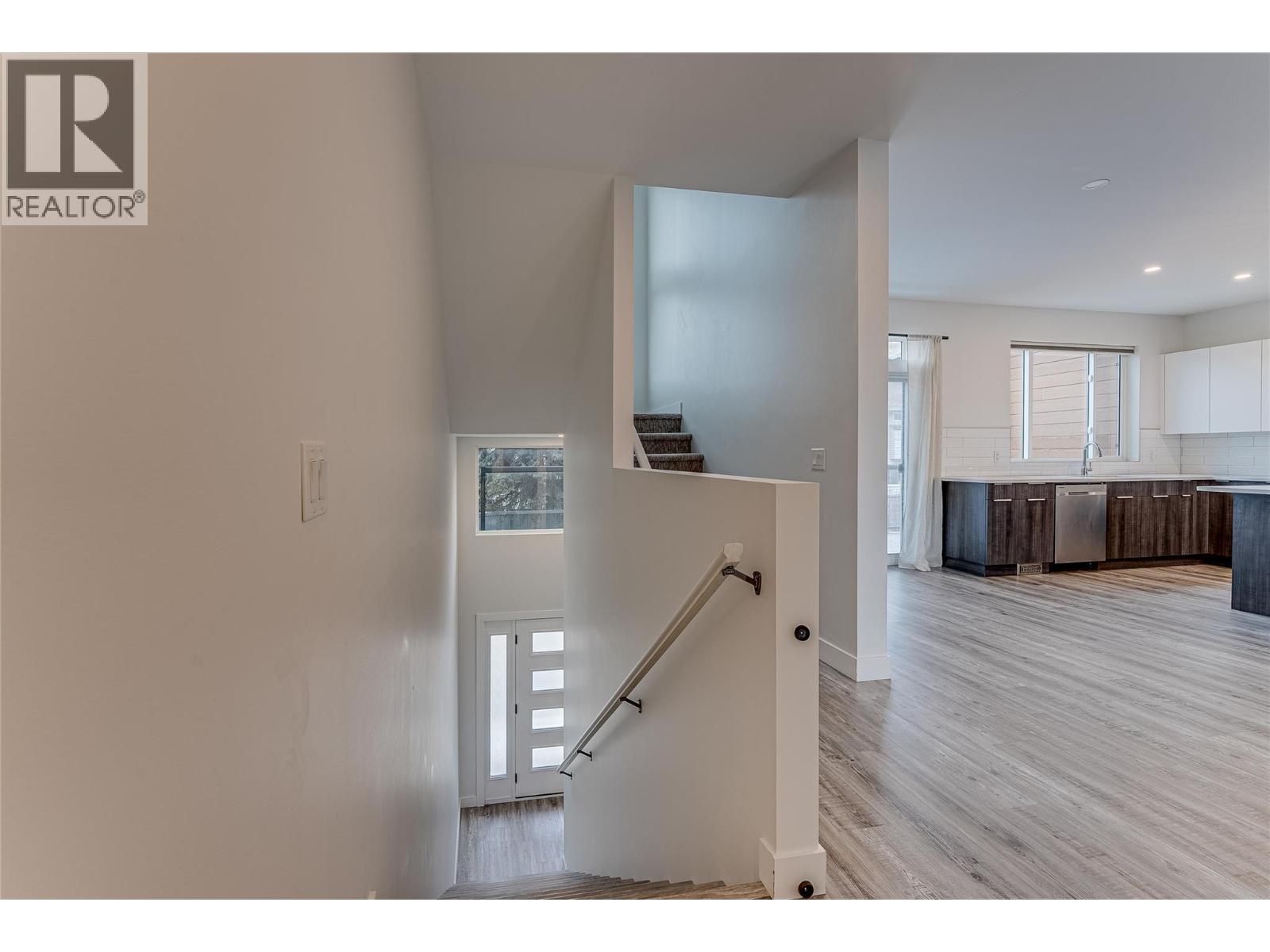 1039 Mt. Fosthall Drive Unit# 11, Vernon, British Columbia  V1B 2W2 - Photo 3 - 10377464