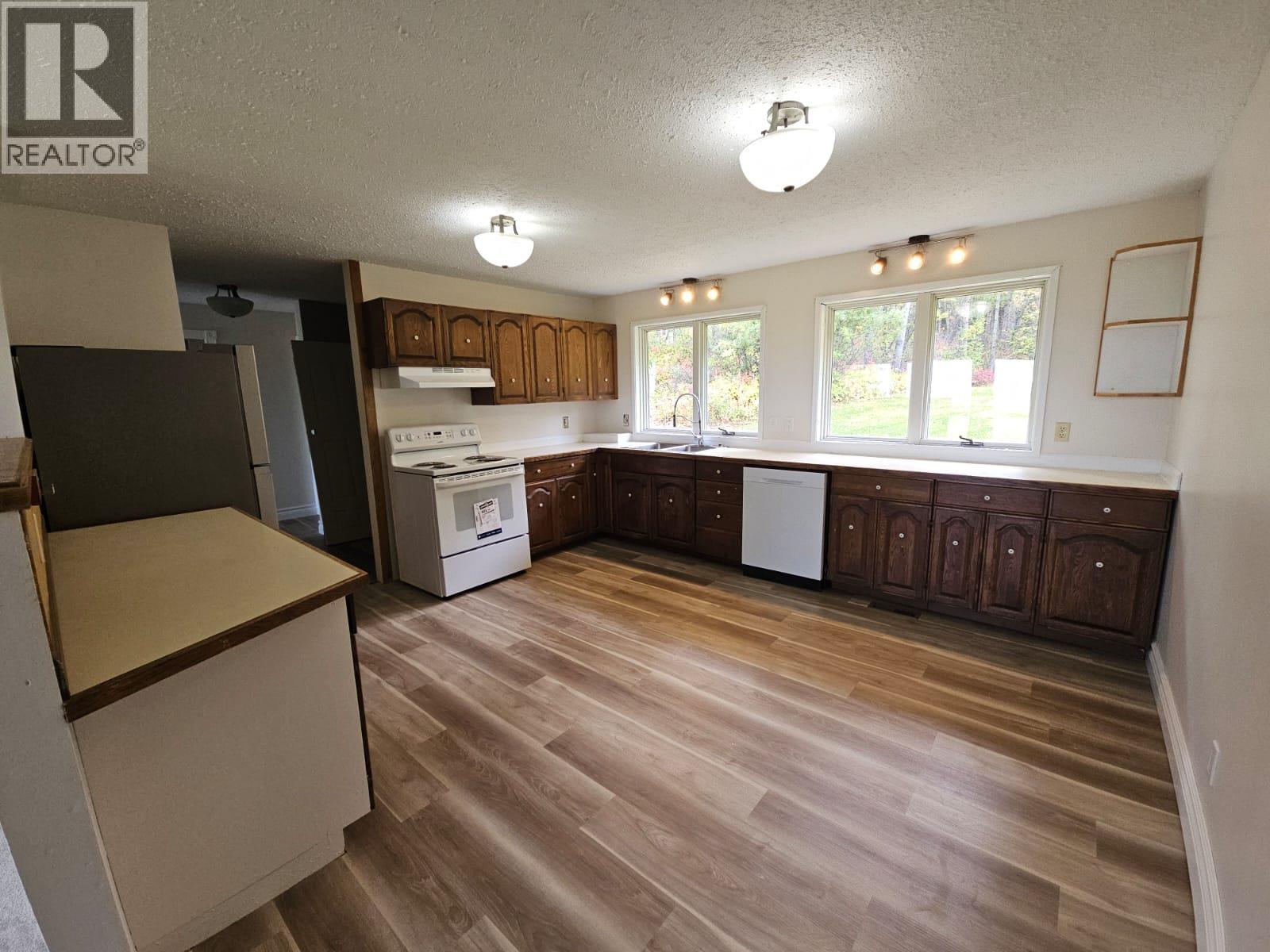 3511 Spruce Road, Chetwynd, British Columbia  V0C 1J0 - Photo 2 - 10378016