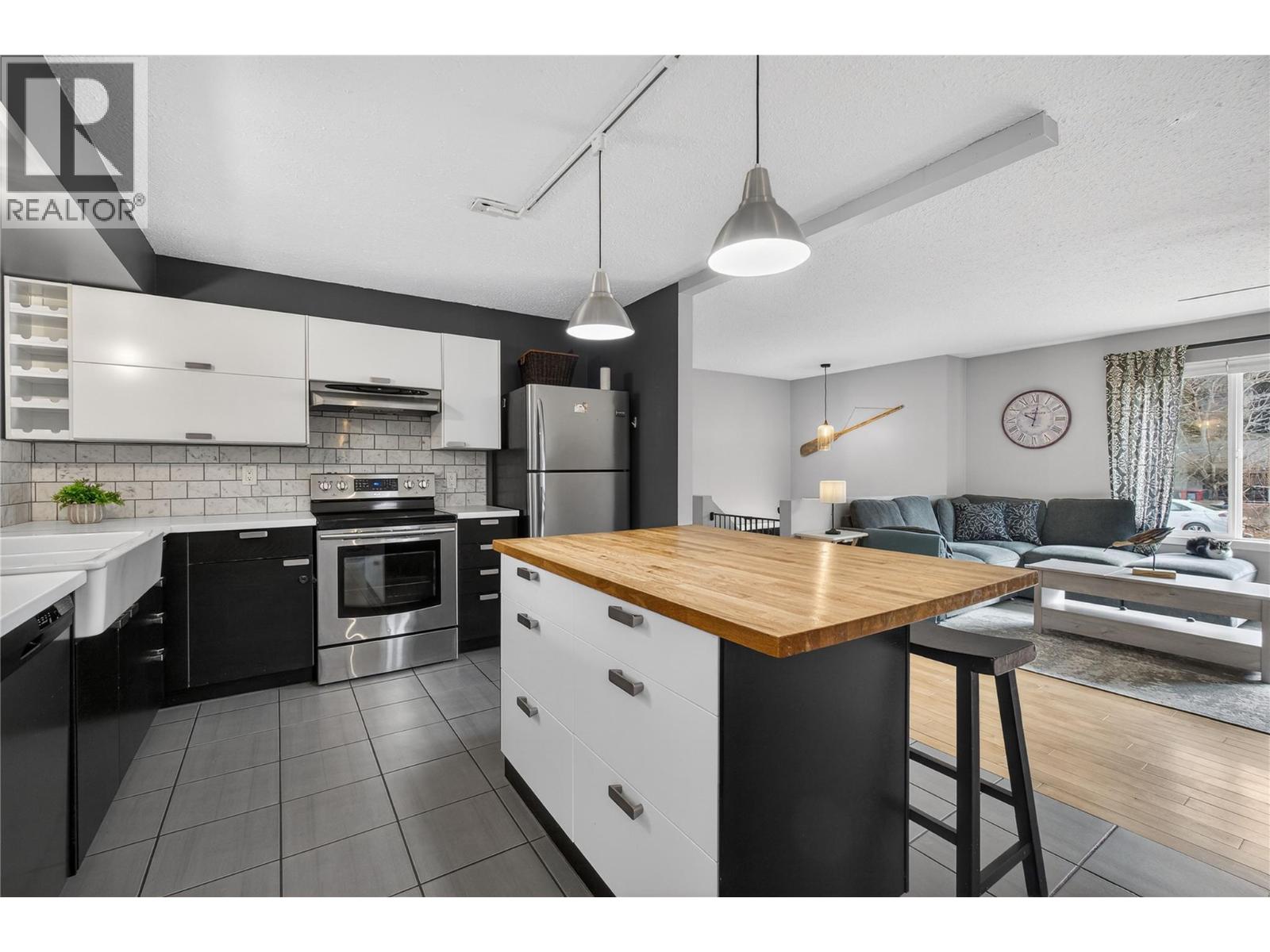 610 Gillis Avenue, Sicamous, British Columbia  V0E 2V0 - Photo 1 - 10378026