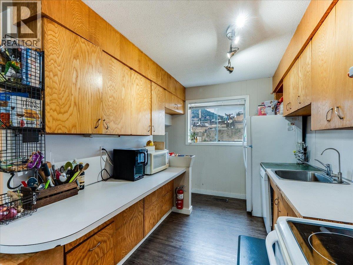 1220 Third Avenue, Trail, British Columbia  V1R 1P2 - Photo 10 - 10378064