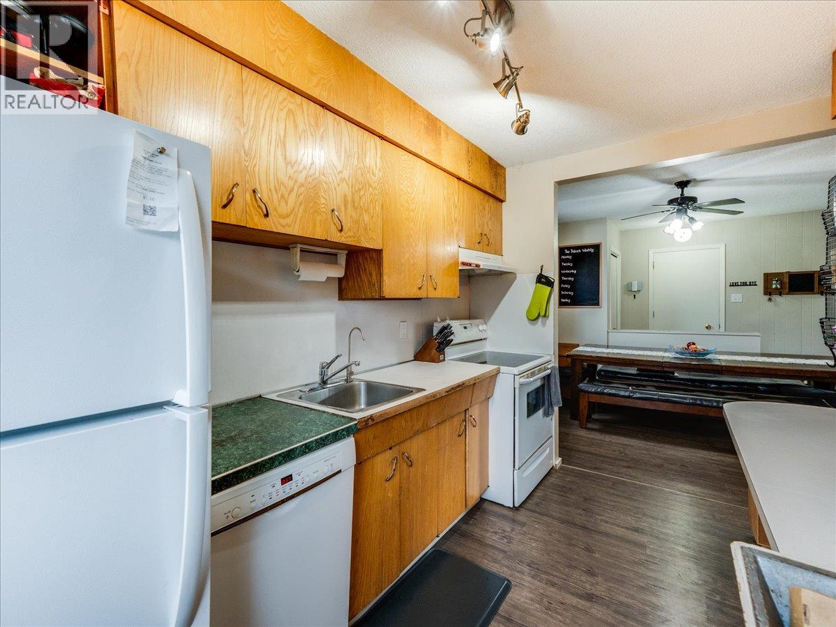 1220 Third Avenue, Trail, British Columbia  V1R 1P2 - Photo 11 - 10378064